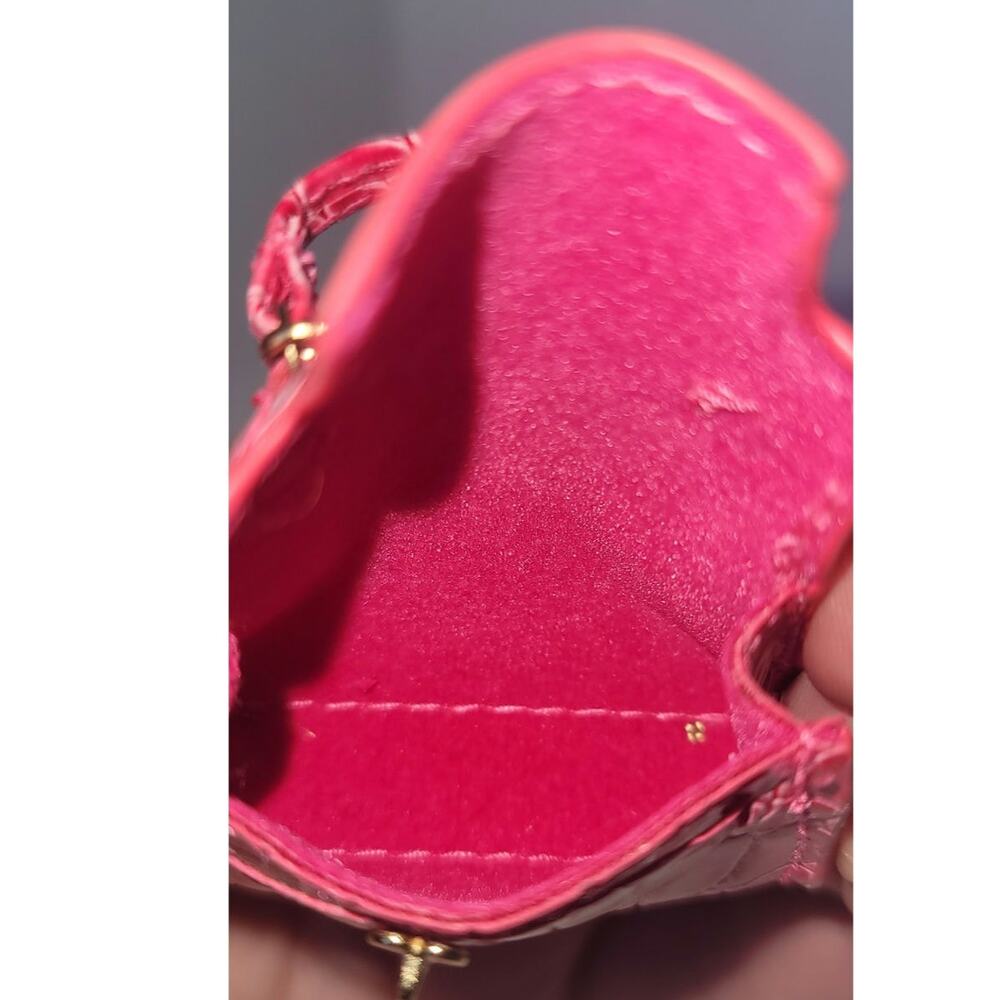 Alligator-textured Zuru Mini Brands Fashion Series 2 Mini Handbag Gold Charms - Picture 7 of 7